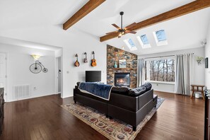 TV, fireplace - One-level w/FirePit, 2 Living Areas & Resort Amens (Hedgesville)