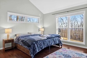 3 bedrooms, WiFi, bed sheets - One-level w/FirePit, 2 Living Areas & Resort Amens (Hedgesville)