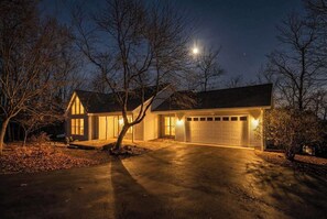 Exterior - One-level w/FirePit, 2 Living Areas & Resort Amens (Hedgesville)