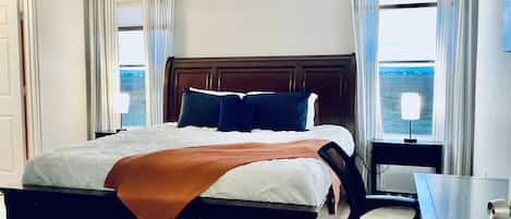 Bureau, fer et planche à repasser, Wi-Fi, draps fournis