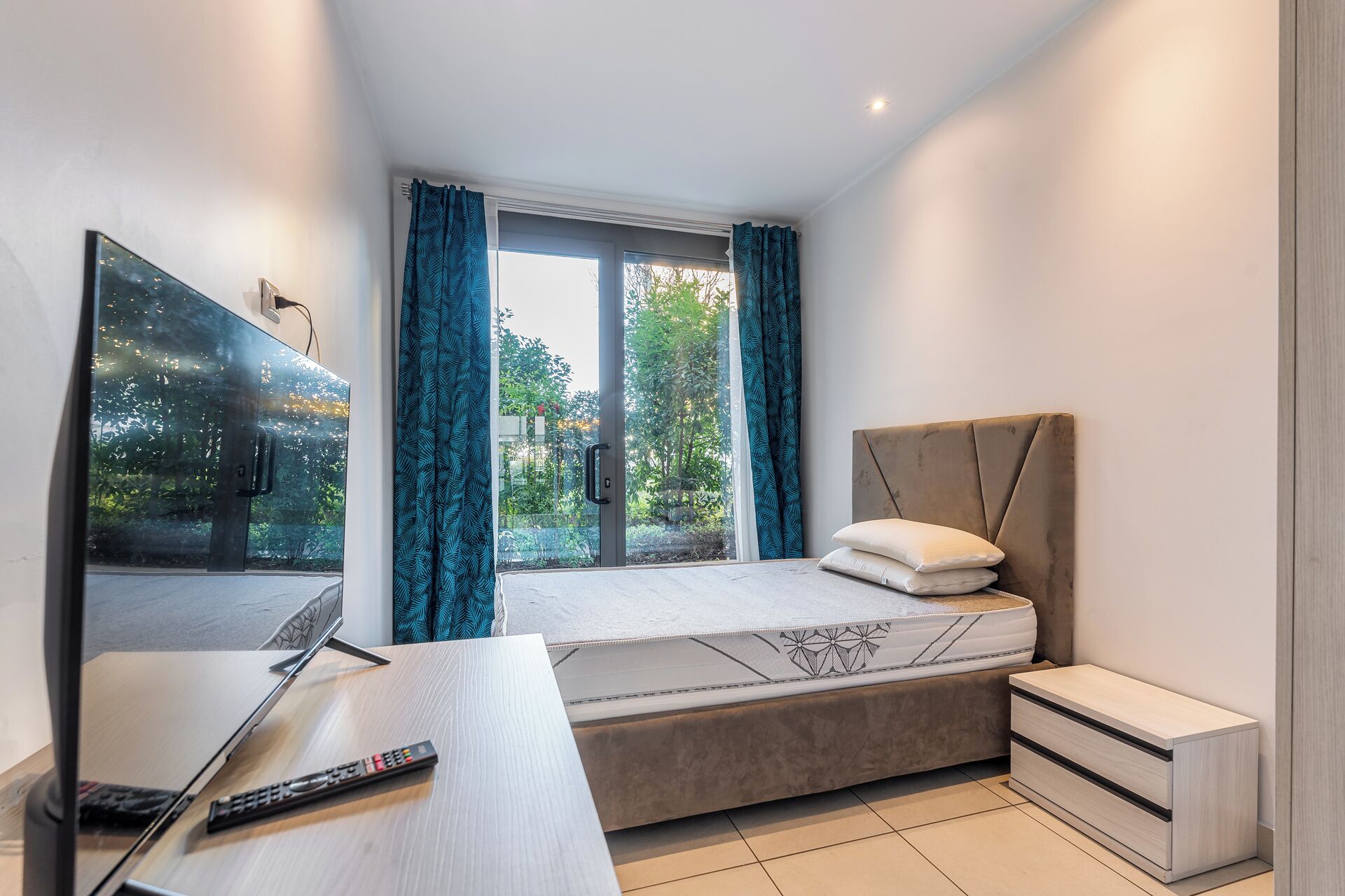 Fer et planche à repasser, Wi-Fi gratuit, draps fournis