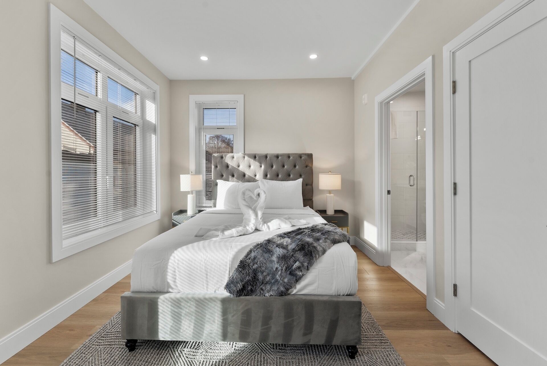 Iron/ironing board, Internet, bed sheets