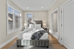 Iron/ironing board, Internet, bed sheets - Luxury 2bd/2ba near Cabmridge dujy (Somerville)