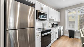 Réfrigérateur, four, plaque de cuisson, lave-vaisselle