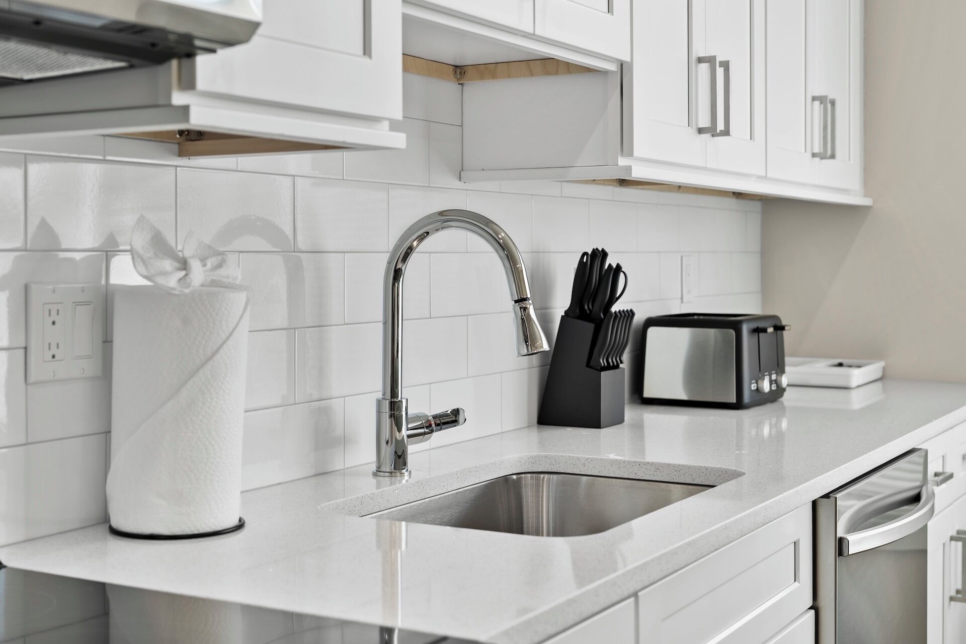 Réfrigérateur, four, plaque de cuisson, lave-vaisselle