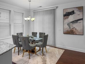 Dining - 3 King Bdrs - Modern Fully Equipped Upscale House (Charlotte)