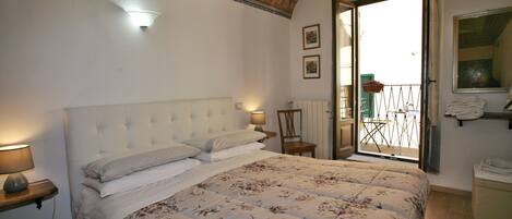 Iron/ironing board, internet, bed sheets