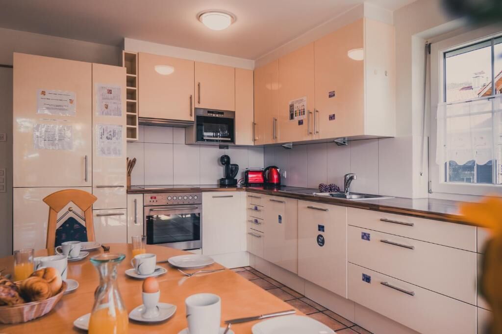 Apartment, 3 Bedrooms, Air conditioning, Mountain View | Private kitchen