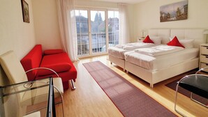 Leilighet, 3 soverom, aircondition, fjellutsikt | Sengetøy av topp kvalitet, memory foam-senger og strykejern/-brett