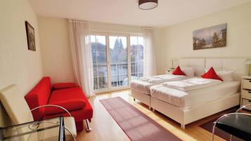 Appartement, 3 slaapkamers, airconditioning, uitzicht op bergen | Luxe beddengoed, bedden met traagschuimmatrassen