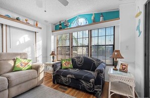 Living area - Small house near the beach (Jensen Beach)