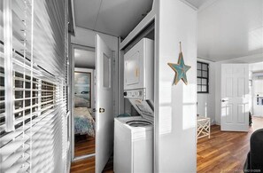 Interior - Small house near the beach (Jensen Beach)