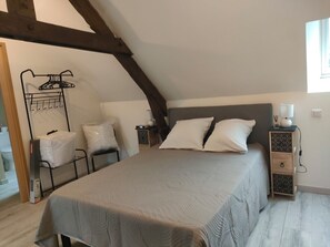 2 bedrooms, iron/ironing board, bed sheets - Quiet vacation home for up to 8 people (Porcaro)