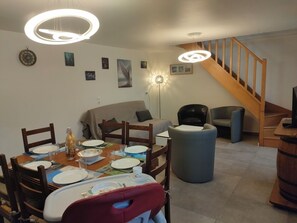 Dining - Quiet vacation home for up to 8 people (Porcaro)
