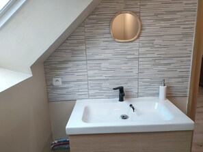 Shower, towels - Quiet vacation home for up to 8 people (Porcaro)