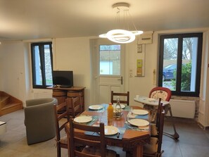 Dining - Quiet vacation home for up to 8 people (Porcaro)