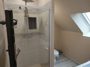 Shower, towels - Quiet vacation home for up to 8 people (Porcaro)