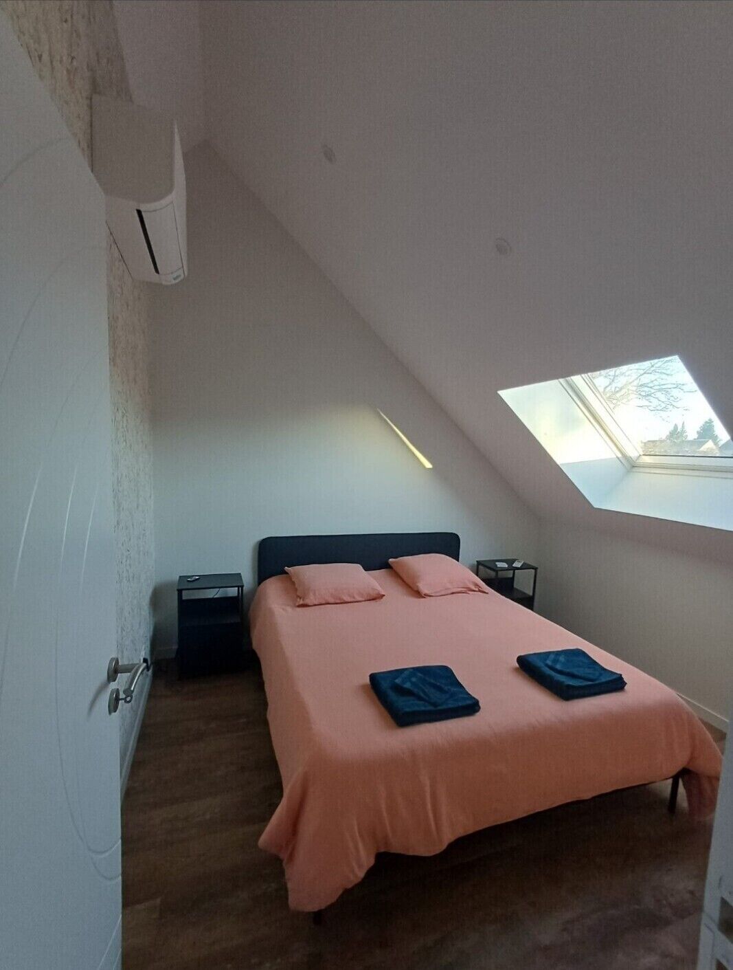 2 عدّة غرف نوم وواي فاي وملاءات أسرّة