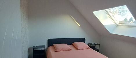 2 bedrooms, WiFi, bed sheets