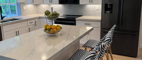 Mikrowelle, Ofen, Herdplatte, Geschirrspüler