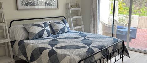 Iron/ironing board, Internet, bed sheets