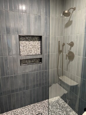 Shower, bidet, towels, soap - Comfortable San Diego Getaway 3BR Condo in Peaceful 55+ Community (San Diego)