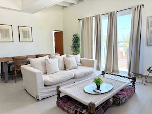 TV, offices - Renovated Beachside 3BR | Balcony & Pool (San Juan)
