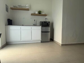 Fridge, microwave, stovetop, dishwasher - Relaxed Boho Beach Retreat with Pool (San Juan)