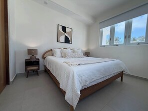 Tabla de planchar con plancha, wifi y ropa de cama 