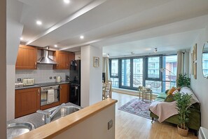 Private kitchen - Luxury 2-Bed Penthouse In Deansgate I Free Parking (Manchester)