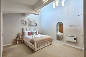 Iron/ironing board, WiFi, bed sheets - Luxury 2-Bed Penthouse In Deansgate I Free Parking (Manchester)