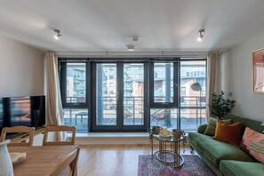 Living area - Luxury 2-Bed Penthouse In Deansgate I Free Parking (Manchester)