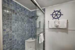 Shower, hair dryer, towels - ☀️ Ocean Front - Prime Location - Anchorage I 107 ☀️ (Myrtle Beach)