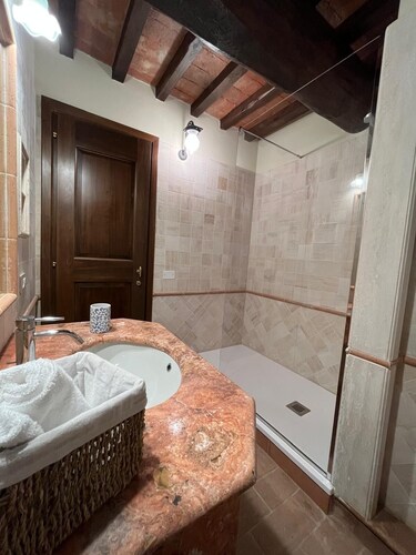 Sustainable, Chianti Villa: Private Pool, Breathtaking Views & 2.5-Acre Garden,