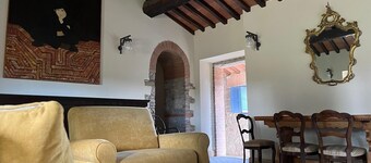 Chianti Villa: Private Pool, Breathtaking Vineyard Views & 2.5-Acre Garden