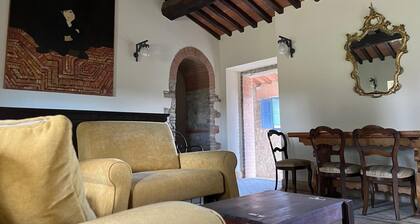 Chianti Villa: Private Pool, Breathtaking Vineyard Views & 2.5-Acre Garden