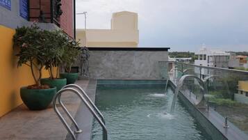 4 piscinas al aire libre