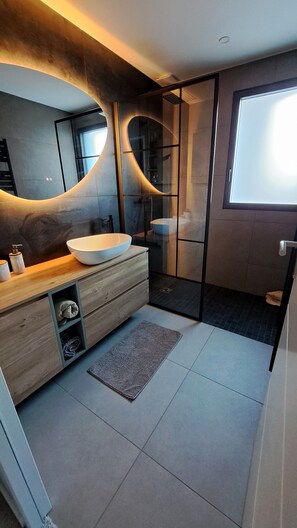 Shower, hair dryer, towels, toilet paper - Charming house at Cap d'Erquy (Natura 2000 area and wild beaches) (Erquy)