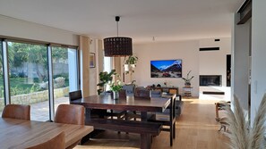 Dining - Charming house at Cap d'Erquy (Natura 2000 area and wild beaches) (Erquy)
