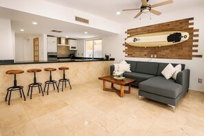 TV, offices - Pool + Jacuzzi Villa • Walk to Beach • Sleeps 16 (Puerto Aventuras)