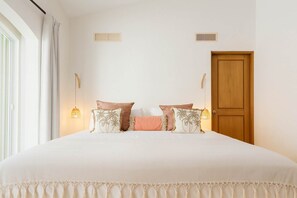 7 bedrooms, iron/ironing board, WiFi, bed sheets - Pool + Jacuzzi Villa • Walk to Beach • Sleeps 16 (Puerto Aventuras)