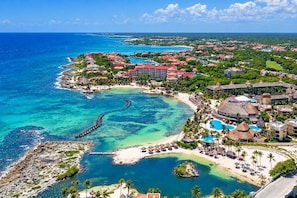 Beach - 7BR Villa • Private Pool + Hot Tub • Beach 5 Min (Puerto Aventuras)