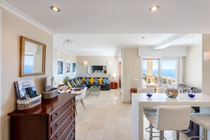 TV - APARTAMENTO PARA 6 CON VISTAS AL MAR Y PISCINA (Benalmádena)