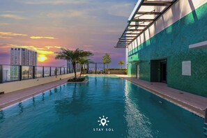 Pool - Chic City Studio | Spa Amenities & Workspace (Miami)