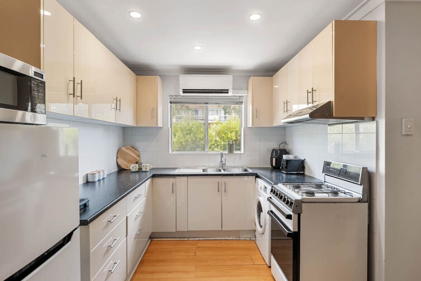 冰箱、微波炉、烤箱  、炉灶