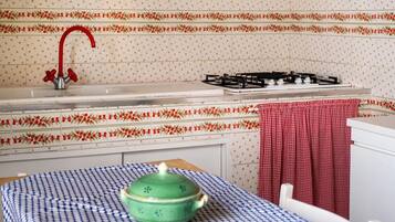 Réfrigérateur, four, plaque de cuisson