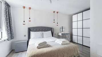 2 bedrooms, iron/ironing board, free WiFi, bed sheets