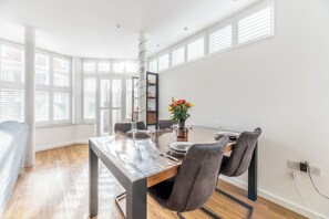 Dining - Bright, central Kingston apartment with parking - Pass the Keys (Kingston-upon-Thames)