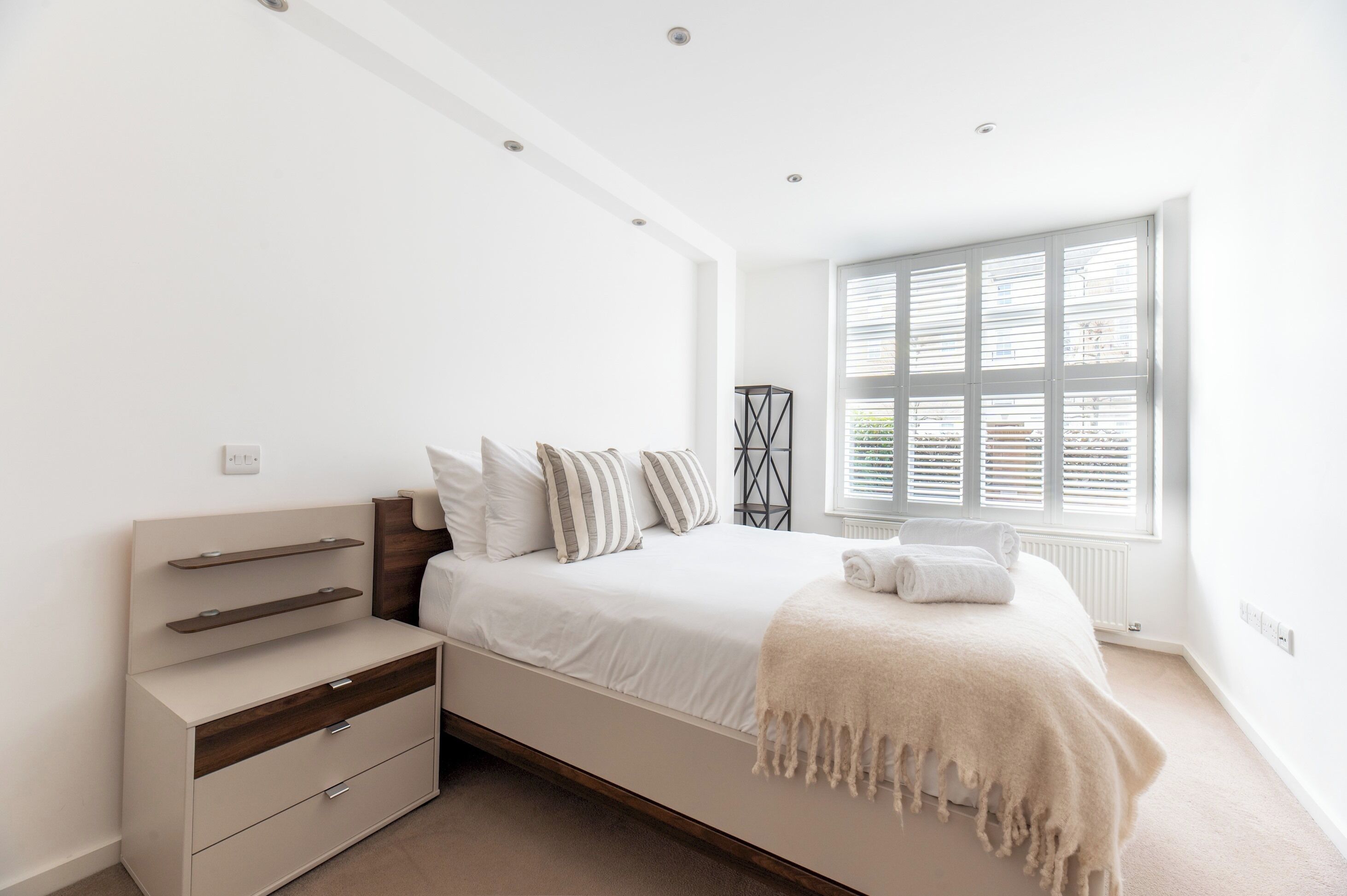 Iron/ironing board, free WiFi, bed sheets