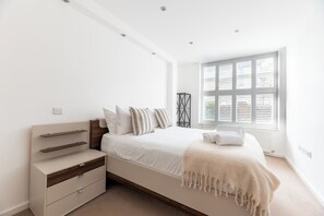 Iron/ironing board, free WiFi, bed sheets - Bright, central Kingston apartment with parking - Pass the Keys (Kingston-upon-Thames)